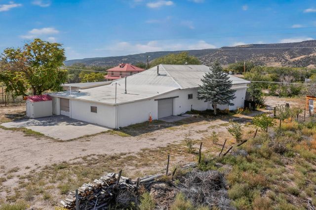 1042 County Rd 41, Velarde, NM 87582