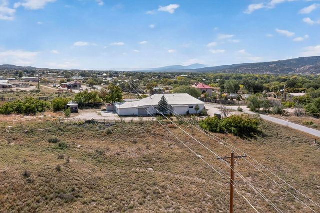 1042 County Rd 41, Velarde, NM 87582