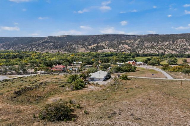 1042 County Rd 41, Velarde, NM 87582