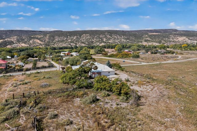 1042 County Rd 41, Velarde, NM 87582