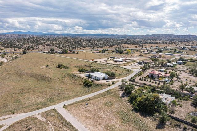 1042 County Rd 41, Velarde, NM 87582