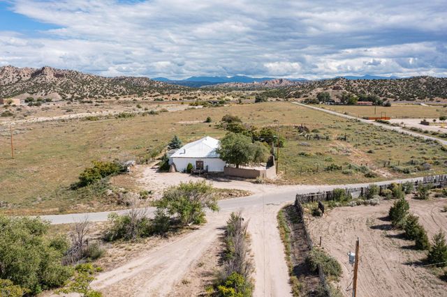 1042 County Rd 41, Velarde, NM 87582