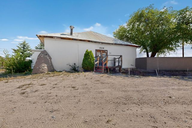 1042 County Rd 41, Velarde, NM 87582