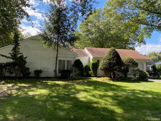 39 Freemont Lane, Coram, NY 11727