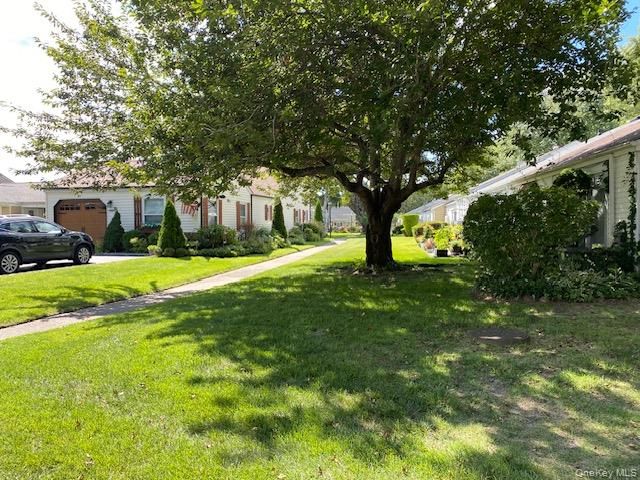 39 Freemont Lane, Coram, NY 11727