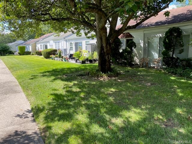 39 Freemont Lane, Coram, NY 11727