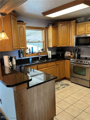 8069 Orchardway Street NW, North Canton, OH 44720