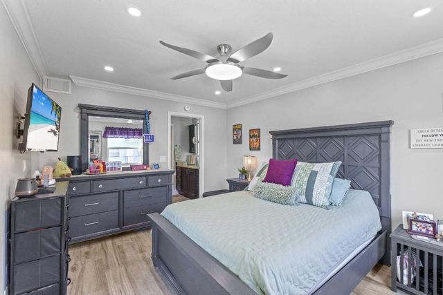 236 Castlewood Drive 204, North Palm Beach, FL 33408