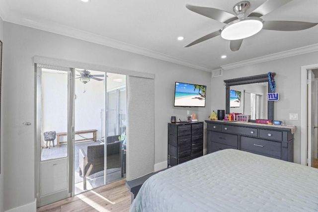 236 Castlewood Drive 204, North Palm Beach, FL 33408