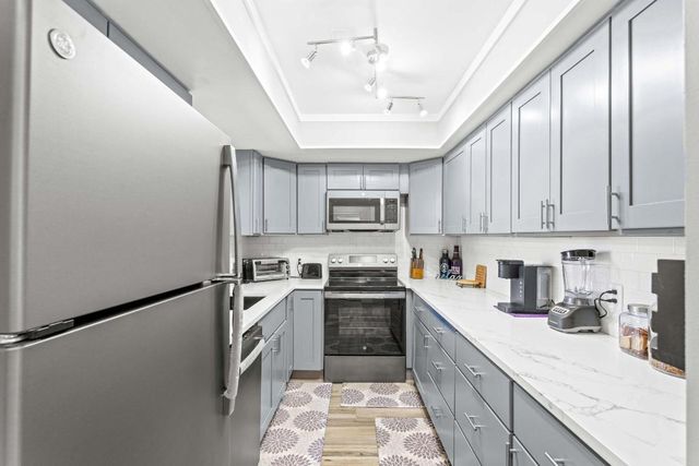 236 Castlewood Drive 204, North Palm Beach, FL 33408