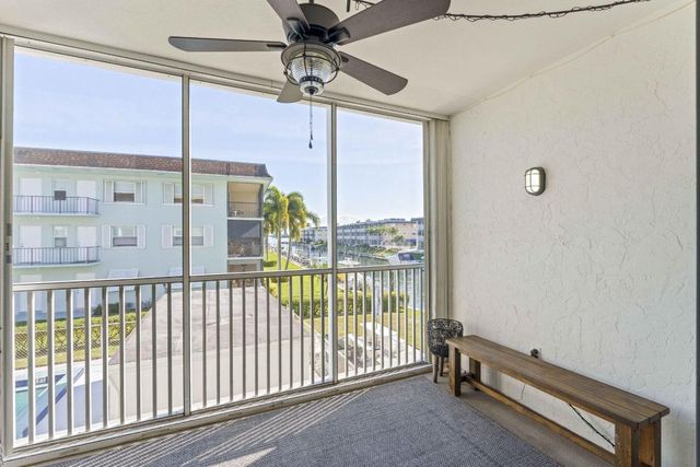 236 Castlewood Drive 204, North Palm Beach, FL 33408