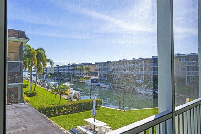 236 Castlewood Drive 204, North Palm Beach, FL 33408