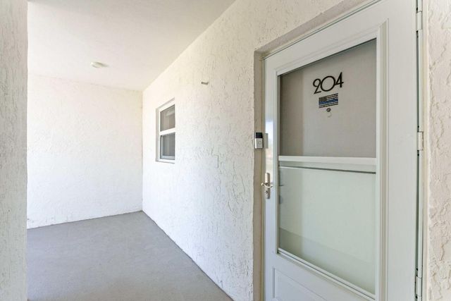 236 Castlewood Drive 204, North Palm Beach, FL 33408