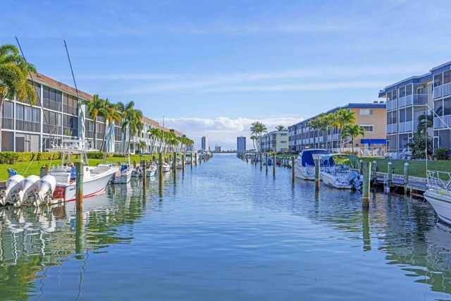 236 Castlewood Drive 204, North Palm Beach, FL 33408