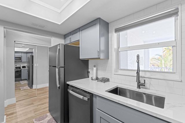 236 Castlewood Drive 204, North Palm Beach, FL 33408