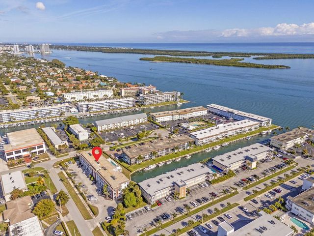 236 Castlewood Drive 204, North Palm Beach, FL 33408