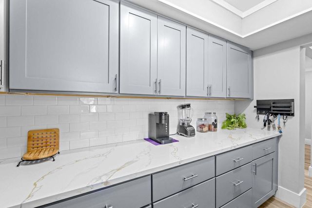 236 Castlewood Drive 204, North Palm Beach, FL 33408