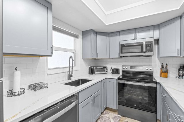 236 Castlewood Drive 204, North Palm Beach, FL 33408