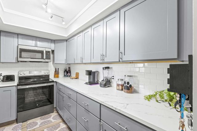 236 Castlewood Drive 204, North Palm Beach, FL 33408