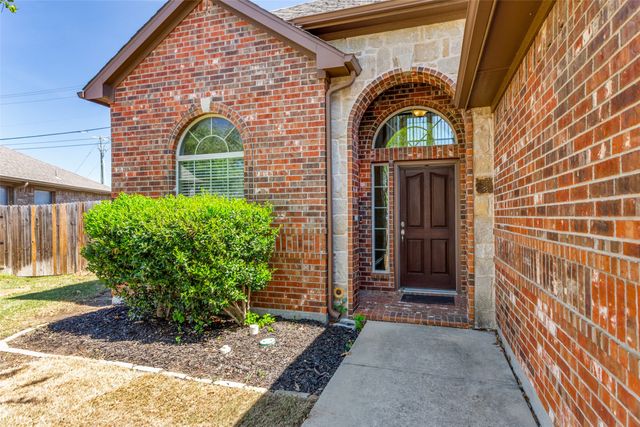 8320 Deer Bluff Lane, Fort Worth, TX 76179