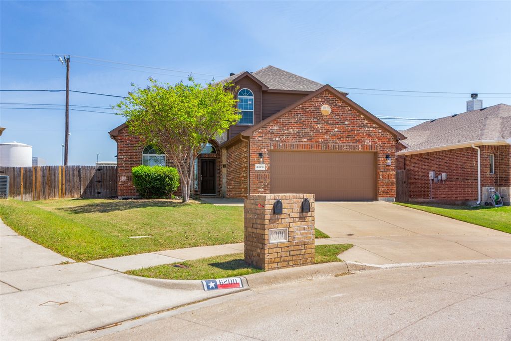 8320 Deer Bluff Lane, Fort Worth, TX 76179