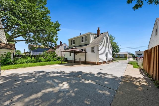 16018 Muskingum Boulevard, Brook Park, OH 44142