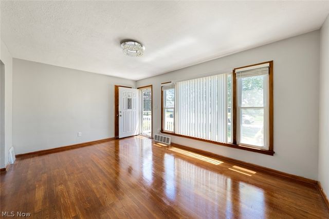 16018 Muskingum Boulevard, Brook Park, OH 44142