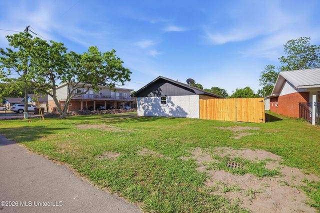 104 8th Street, Long Beach, MS 39560