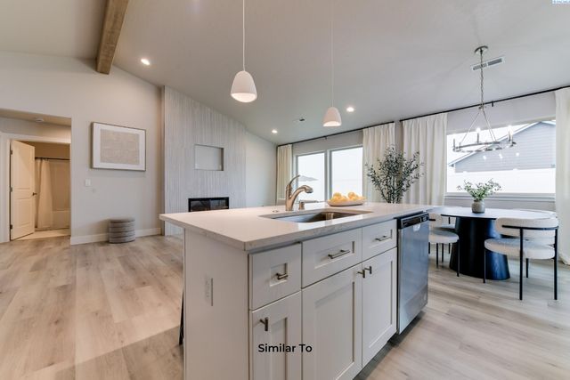 1606 Castlewood Ct, Grandview, WA 98930