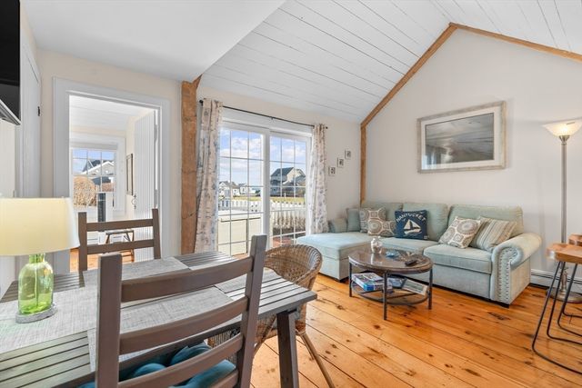 6 Hammock Pond Rd 6, Mashpee, MA 02649