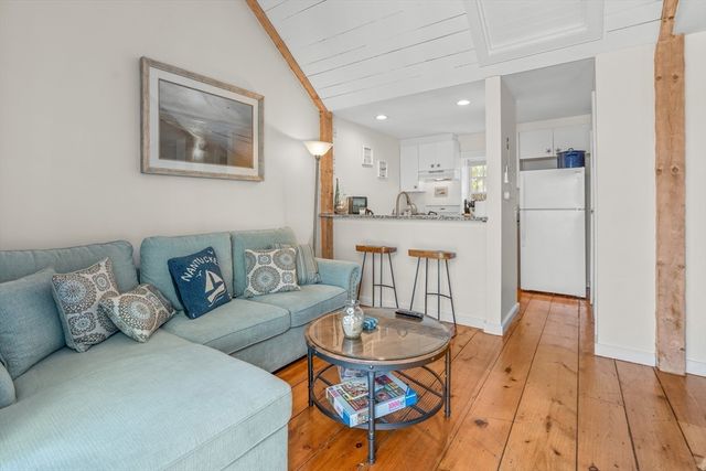 6 Hammock Pond Rd 6, Mashpee, MA 02649