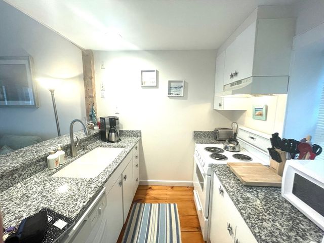 6 Hammock Pond Rd 6, Mashpee, MA 02649