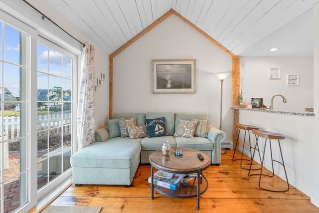 6 Hammock Pond Rd 6, Mashpee, MA 02649