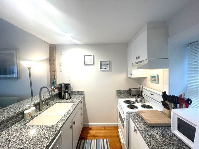 6 Hammock Pond Rd 6, Mashpee, MA 02649