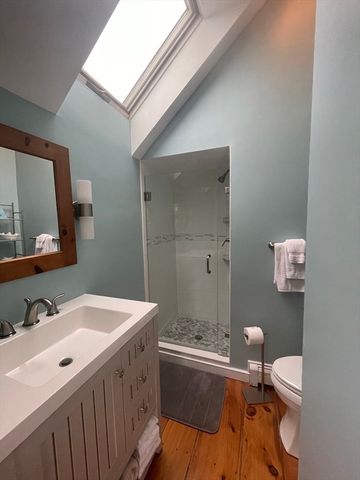 6 Hammock Pond Rd 6, Mashpee, MA 02649