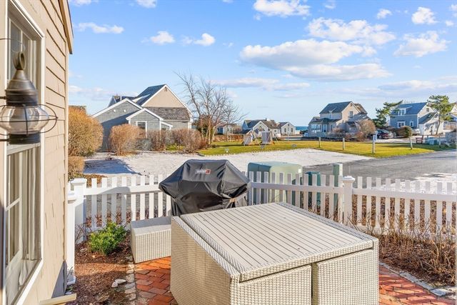 6 Hammock Pond Rd 6, Mashpee, MA 02649