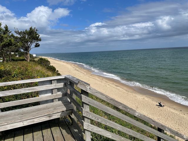 6 Hammock Pond Rd 6, Mashpee, MA 02649