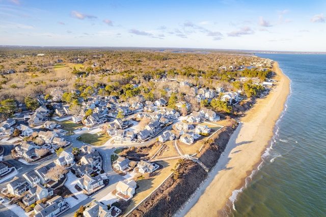 6 Hammock Pond Rd 6, Mashpee, MA 02649