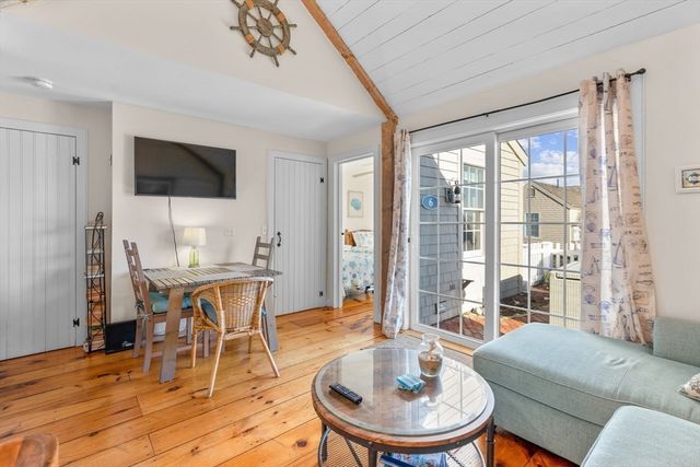 6 Hammock Pond Rd 6, Mashpee, MA 02649