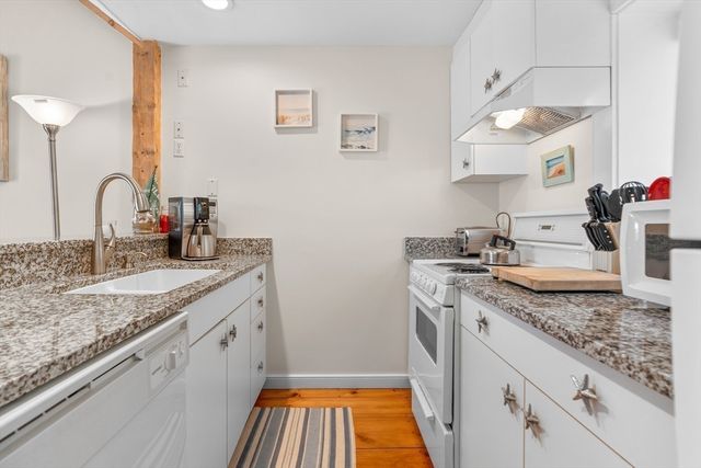 6 Hammock Pond Rd 6, Mashpee, MA 02649