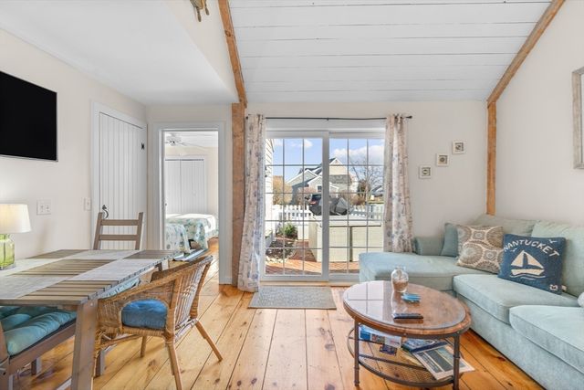 6 Hammock Pond Rd 6, Mashpee, MA 02649