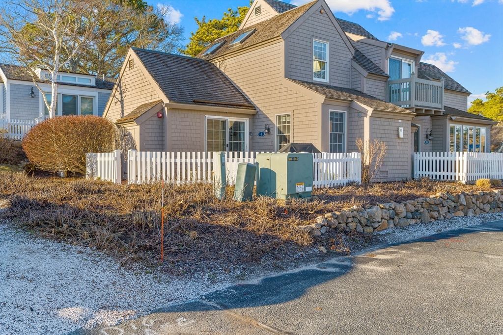 6 Hammock Pond Rd 6, Mashpee, MA 02649
