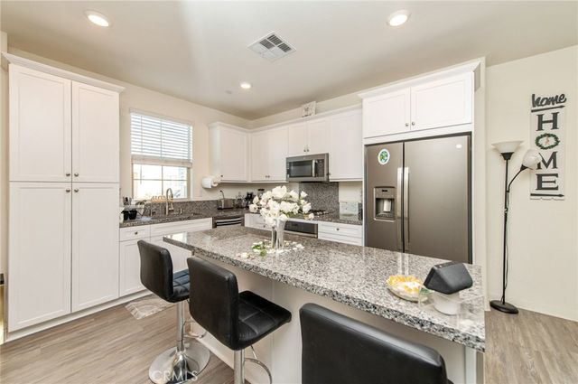 832 Mandarin, Upland, CA 91786