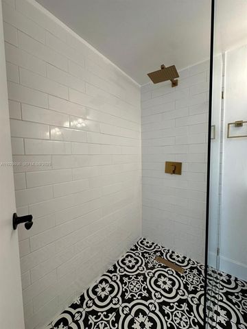 629 SW 4th St, Hallandale Beach, FL 33009