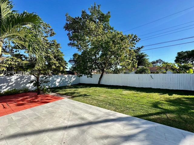 629 SW 4th St, Hallandale Beach, FL 33009