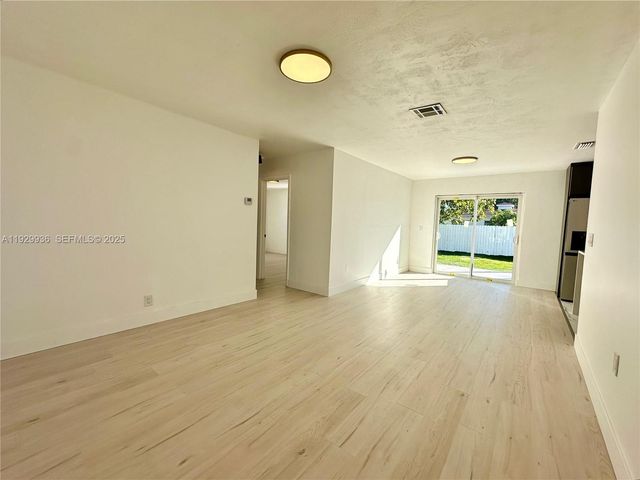 629 SW 4th St, Hallandale Beach, FL 33009