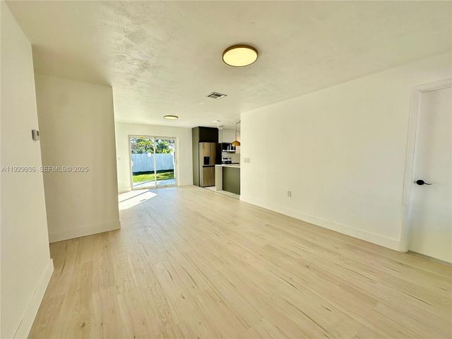 629 SW 4th St, Hallandale Beach, FL 33009