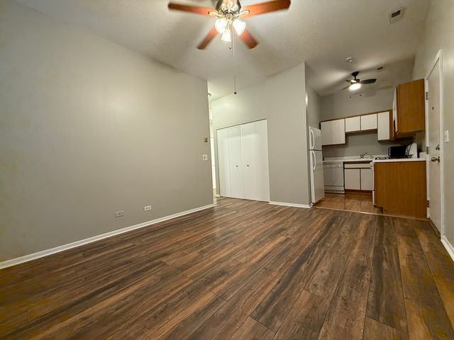 556 W 37th Street 2F, Chicago, IL 60609