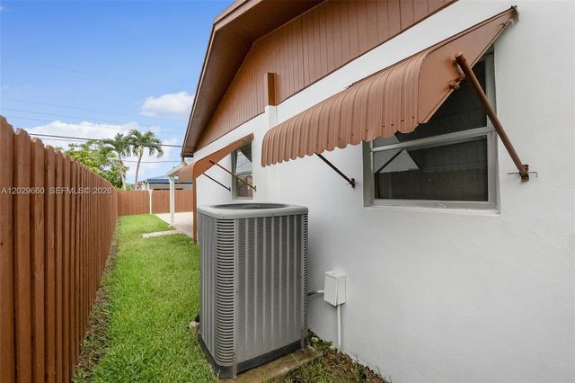5830 SW 89th Ct, Miami, FL 33173