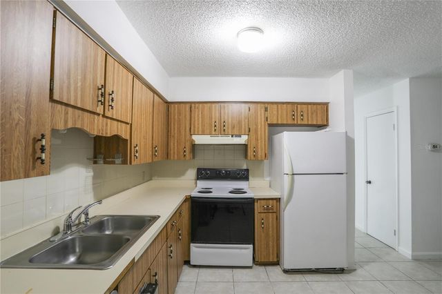 939 HUGHEY STREET, Apopka, FL 32703